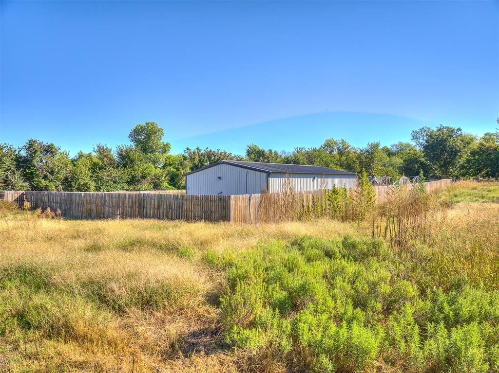 Image 21 of property listing at 12724 S Coltrane Road, Edmond, OK 73034