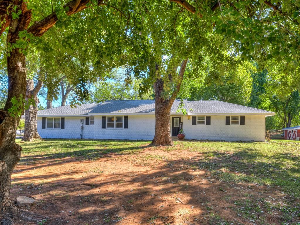Image 25 of property listing at 12724 S Coltrane Road, Edmond, OK 73034