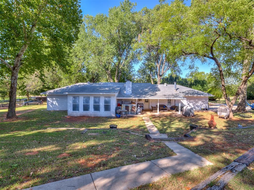 Image 30 of property listing at 12724 S Coltrane Road, Edmond, OK 73034