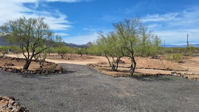 45427 N 14th Street, New River, AZ 85087