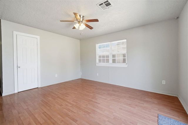 3004 NE Pioneer Blvd, Lawton, OK 73507