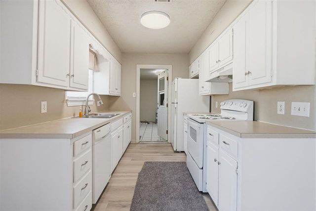 3004 NE Pioneer Blvd, Lawton, OK 73507