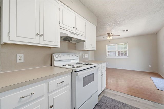 3004 NE Pioneer Blvd, Lawton, OK 73507