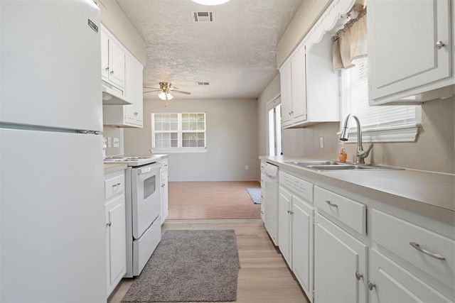 3004 NE Pioneer Blvd, Lawton, OK 73507