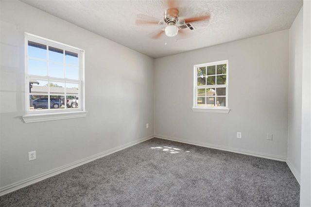 3004 NE Pioneer Blvd, Lawton, OK 73507