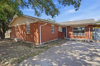 3004 NE Pioneer Blvd, Lawton, OK 73507