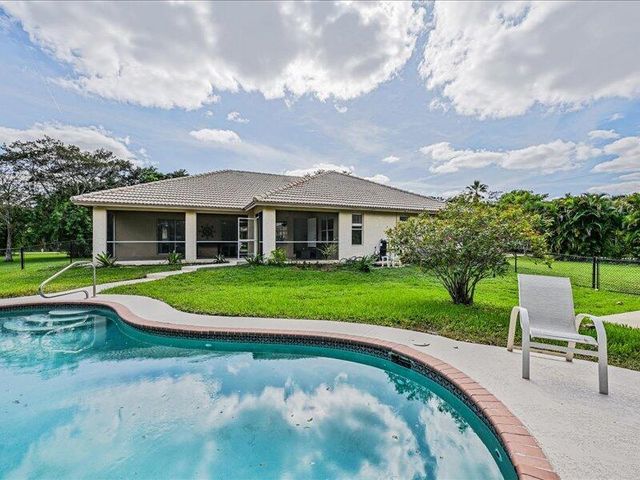 8671 155th Place N, Palm Beach Gardens, FL 33418