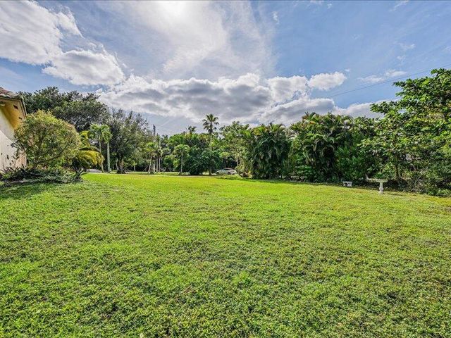 8671 155th Place N, Palm Beach Gardens, FL 33418