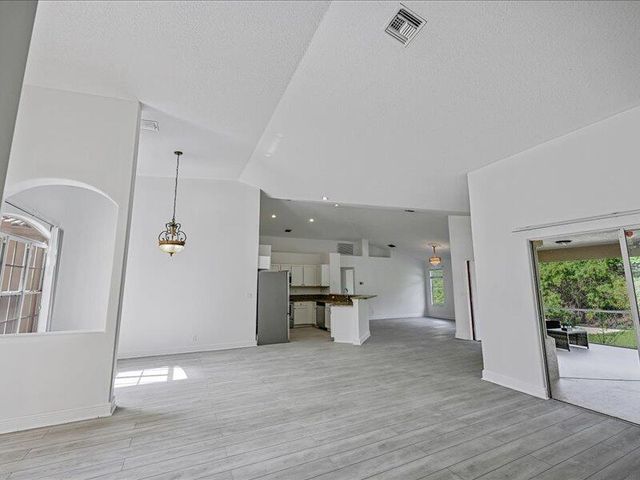 8671 155th Place N, Palm Beach Gardens, FL 33418