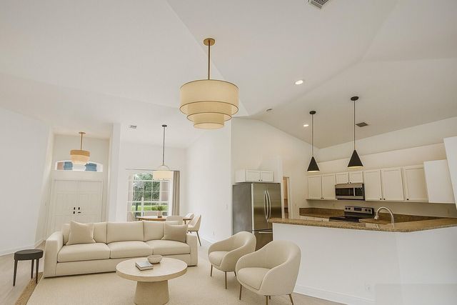 8671 155th Place N, Palm Beach Gardens, FL 33418