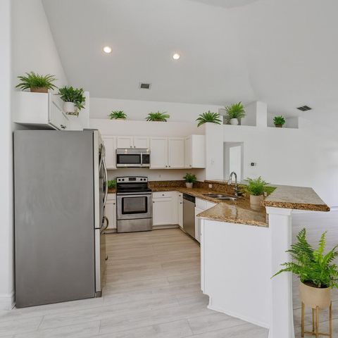 8671 155th Place N, Palm Beach Gardens, FL 33418