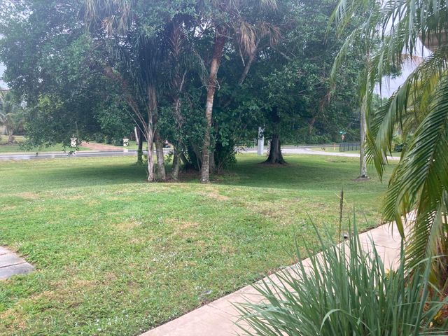 8671 155th Place N, Palm Beach Gardens, FL 33418