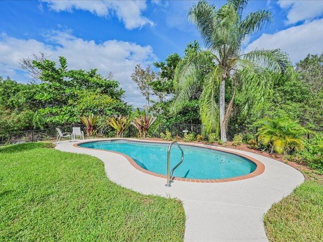 8671 155th Place N, Palm Beach Gardens, FL 33418