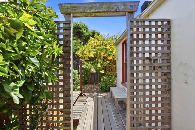 2400 Mcbryde Ave, Richmond, CA 94804