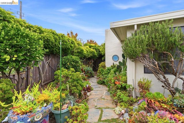 2400 Mcbryde Ave, Richmond, CA 94804