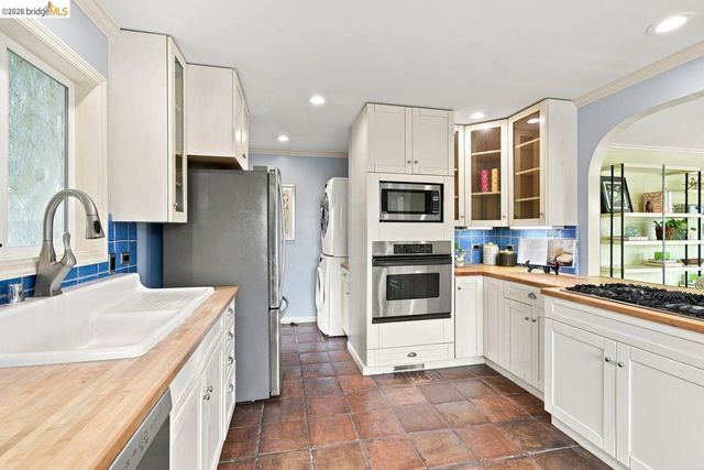 2400 Mcbryde Ave, Richmond, CA 94804