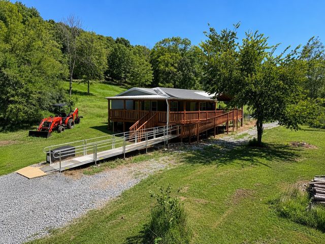 910 Woodmore Hollow Ln, Hartsville, TN 37074