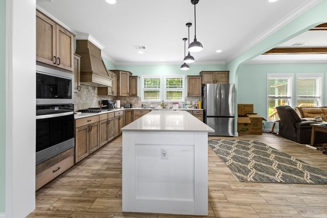 910 Woodmore Hollow Ln, Hartsville, TN 37074