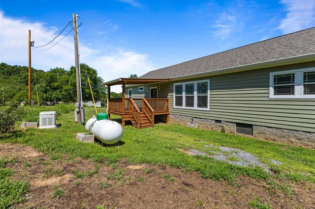 910 Woodmore Hollow Ln, Hartsville, TN 37074