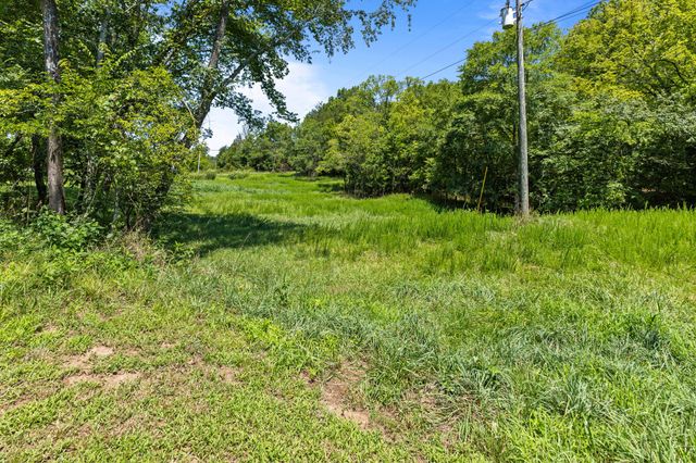 910 Woodmore Hollow Ln, Hartsville, TN 37074