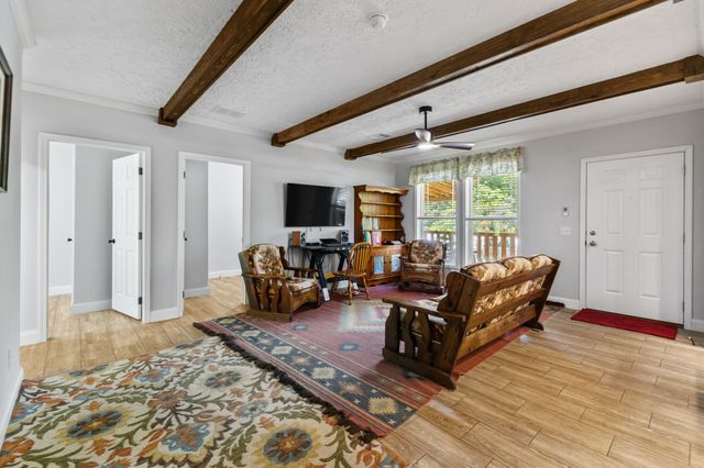 910 Woodmore Hollow Ln, Hartsville, TN 37074