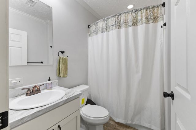 910 Woodmore Hollow Ln, Hartsville, TN 37074