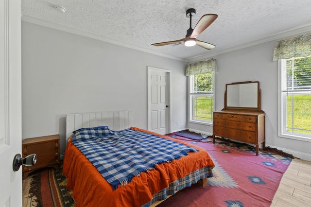 910 Woodmore Hollow Ln, Hartsville, TN 37074