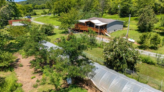 910 Woodmore Hollow Ln, Hartsville, TN 37074