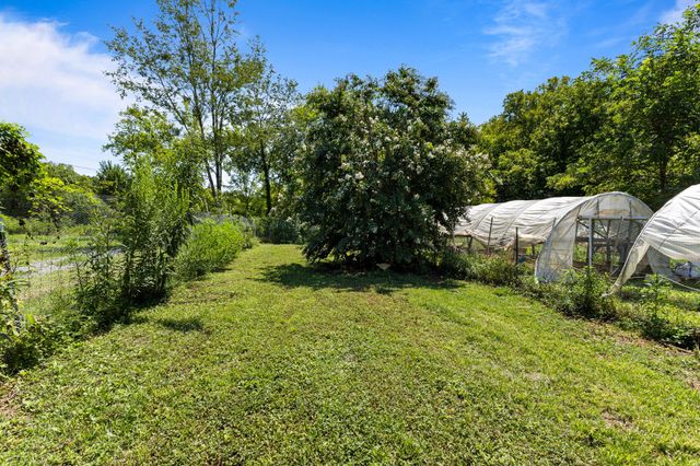 910 Woodmore Hollow Ln, Hartsville, TN 37074