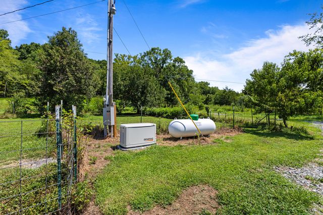 910 Woodmore Hollow Ln, Hartsville, TN 37074