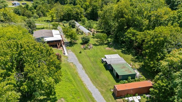910 Woodmore Hollow Ln, Hartsville, TN 37074
