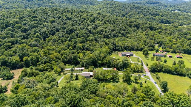 910 Woodmore Hollow Ln, Hartsville, TN 37074