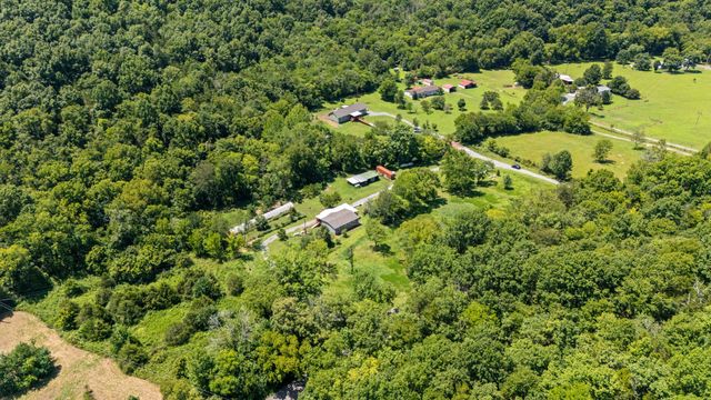 910 Woodmore Hollow Ln, Hartsville, TN 37074