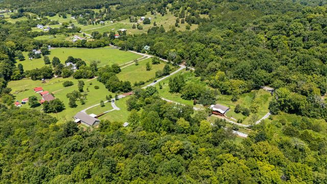 910 Woodmore Hollow Ln, Hartsville, TN 37074