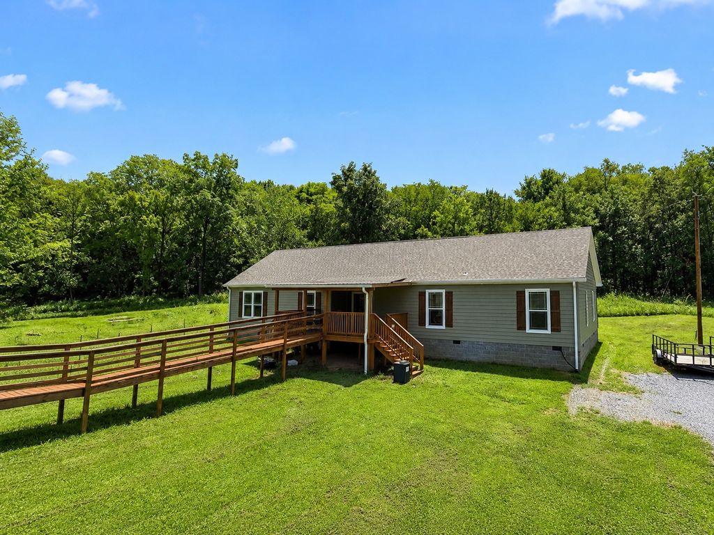 910 Woodmore Hollow Ln, Hartsville, TN 37074