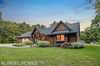 13698 Stearns Court, Grand Haven, MI 49417