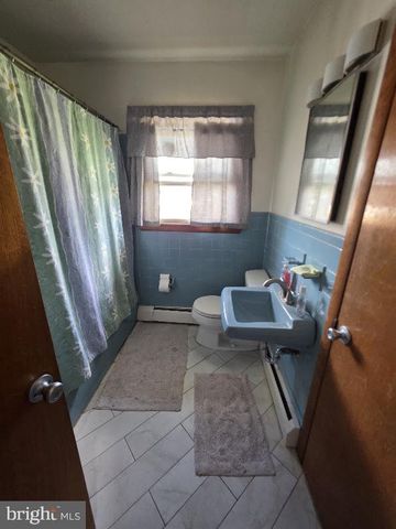 5 HEATHERWOOD CIR, Middletown, PA 17057