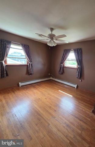 5 HEATHERWOOD CIR, Middletown, PA 17057