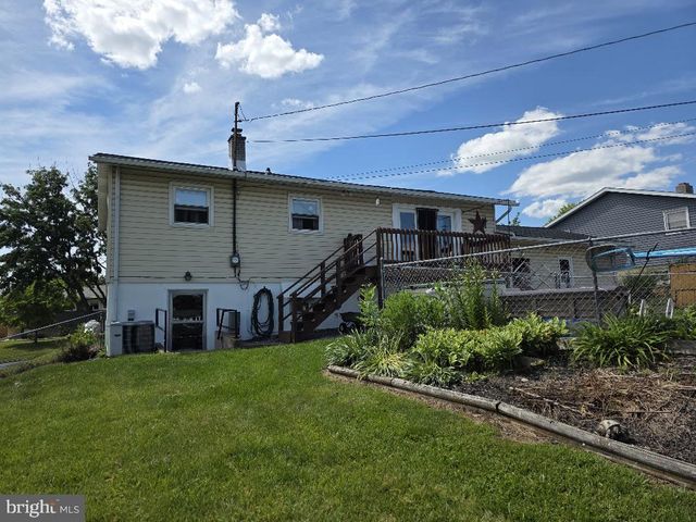 5 HEATHERWOOD CIR, Middletown, PA 17057