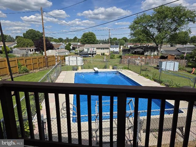 5 HEATHERWOOD CIR, Middletown, PA 17057