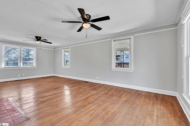 800 E Lee Road, Taylors, SC 29687