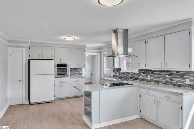 800 E Lee Road, Taylors, SC 29687