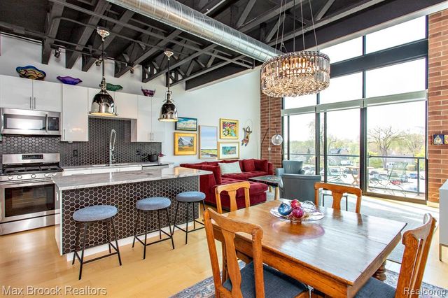 211 E 9 Mile Road 307, Ferndale, MI 48220