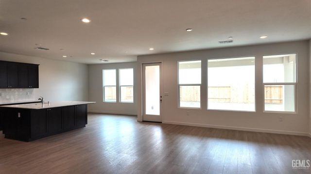 7307 Cryosphere Street, Bakersfield, CA 93311