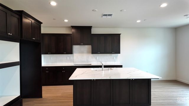 7307 Cryosphere Street, Bakersfield, CA 93311