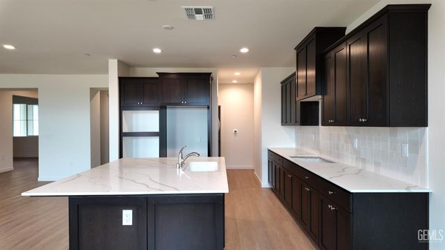 7307 Cryosphere Street, Bakersfield, CA 93311