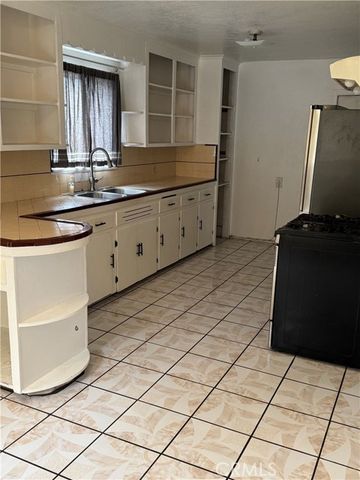 903 E 7th Street, Pomona, CA 91766