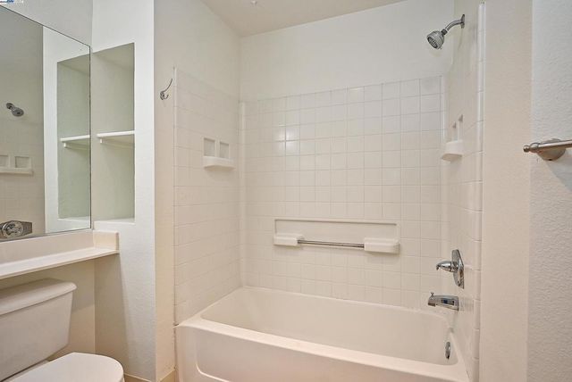 280 Caldecott Ln 221, Oakland, CA 94618