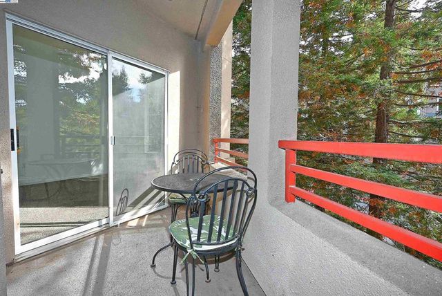 280 Caldecott Ln 221, Oakland, CA 94618