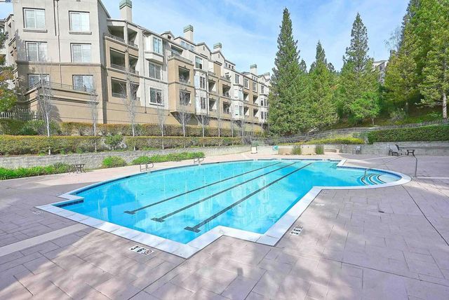 280 Caldecott Ln 221, Oakland, CA 94618